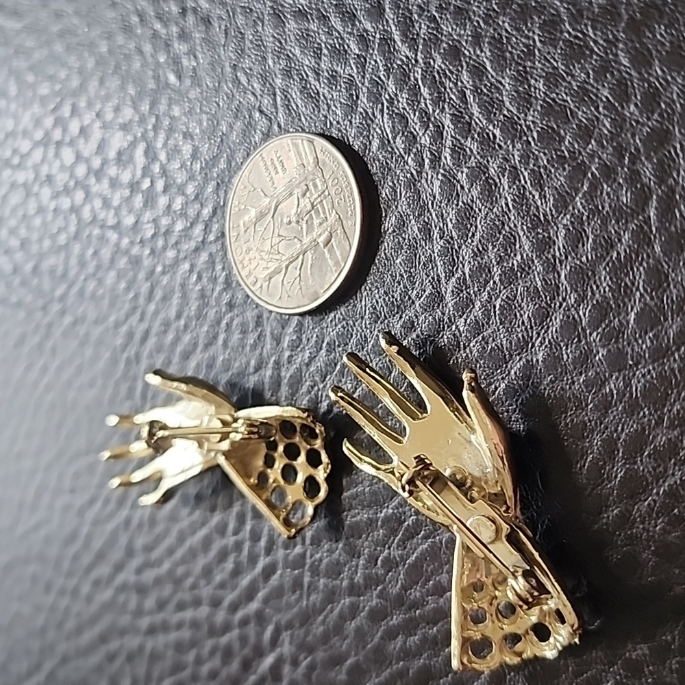 VTG Gold Hand-Shaped Brooches - Picture 7 of 7